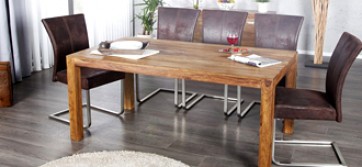 Masivní nábytek v sobě nezapře poctivost ruční práce a přirozenost dřeva