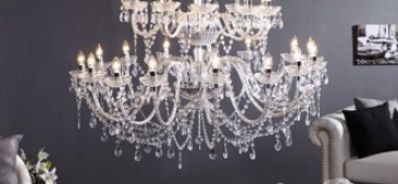 Lustr udělá z osvětlení hru světel a designu